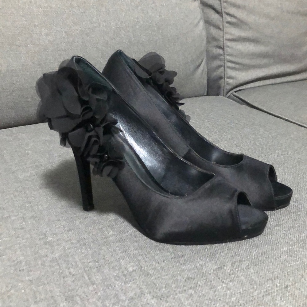 Nine West black pumps